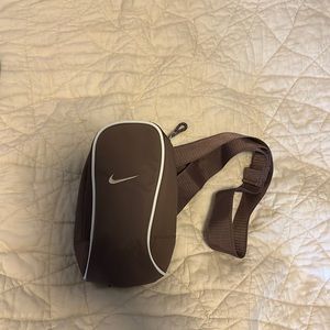 Nike sling crossbody bag